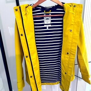 Adorable Joules “Right as Rain” waterproof Raincoat. Size 2 women’s
